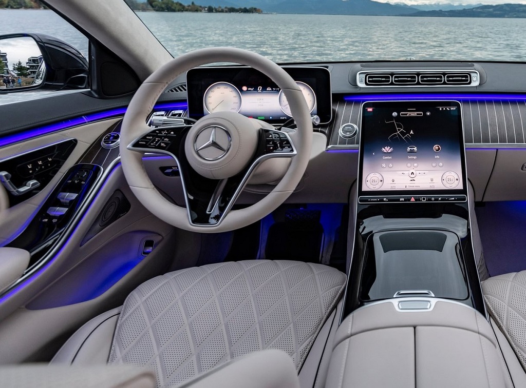 سيارة S-Class الجديدة من مرسيدس-بنز: مفهوم جديد للفخامة والتفوق | Drive