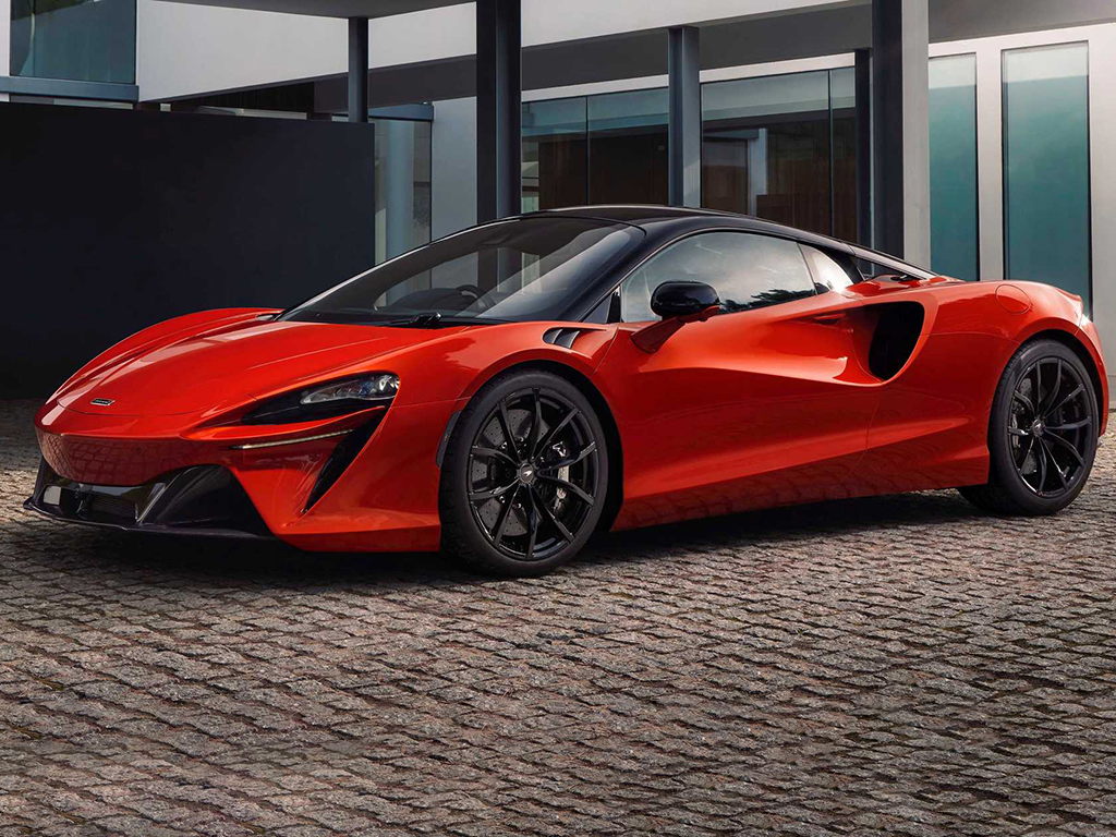 McLaren Artura debuts as their first "affordable" hybrid
