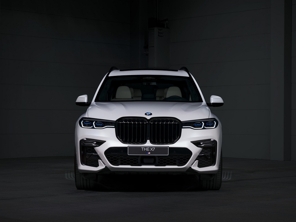 BMW تقدم سيارة X7 الذكرى الخمسين لتأسيس دولة الإمارات العربية المتحدة الخمسين بمناسبة الاحتفال باليوبيل الذهبي في الدولة