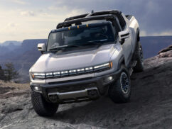 Image for GM showcase HUMMER EV, Chevrolet Bolt EUV, Cadillac LYRIQ in UAE