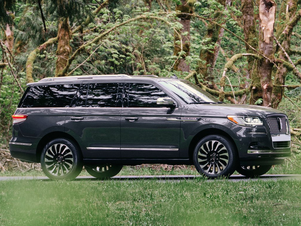 Image for 2023 Lincoln Navigator gets updated tech & safety features