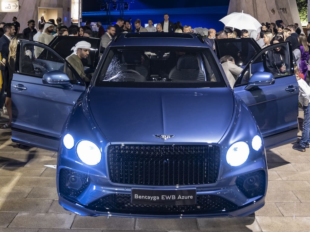 Bentley تزيح الستار عن Bentayga Extended Wheelbase للمرّة الأولى في الإمارات