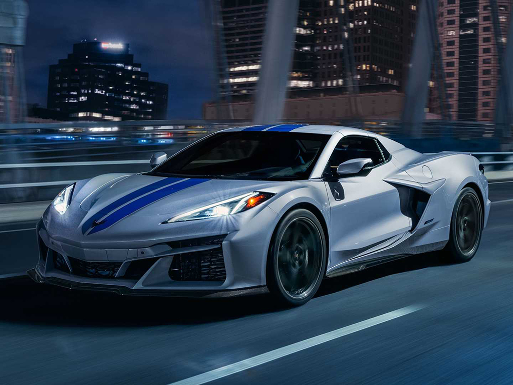 2024 Chevrolet Corvette ERay electrifies the sports car for the first