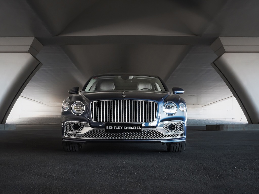 ’Bentley الإمارات‘ تطرح Flying Spur Hybrid الهجينة والجديدة