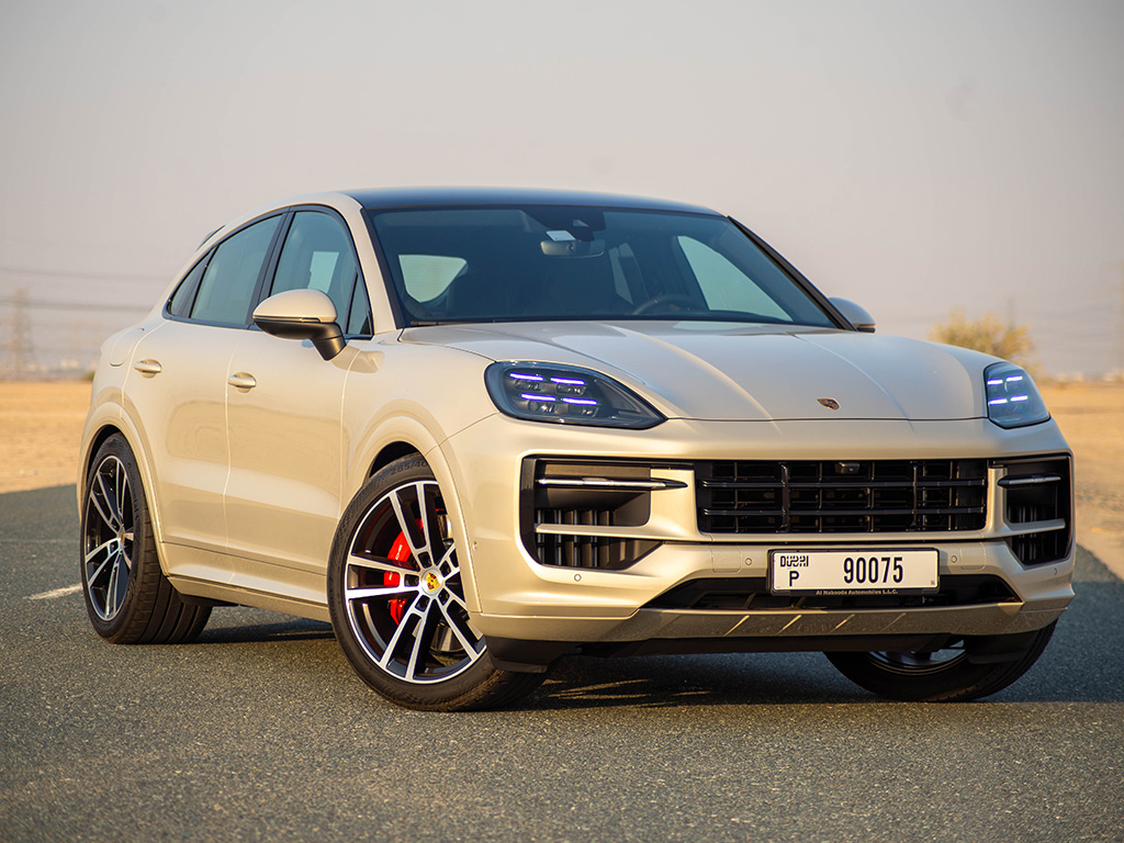Unleashing Power and Luxury The 2024 Porsche Cayenne Drive Arabia
