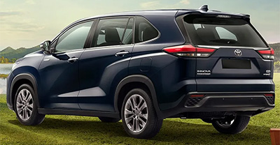 Toyota Innova 2025 rear view