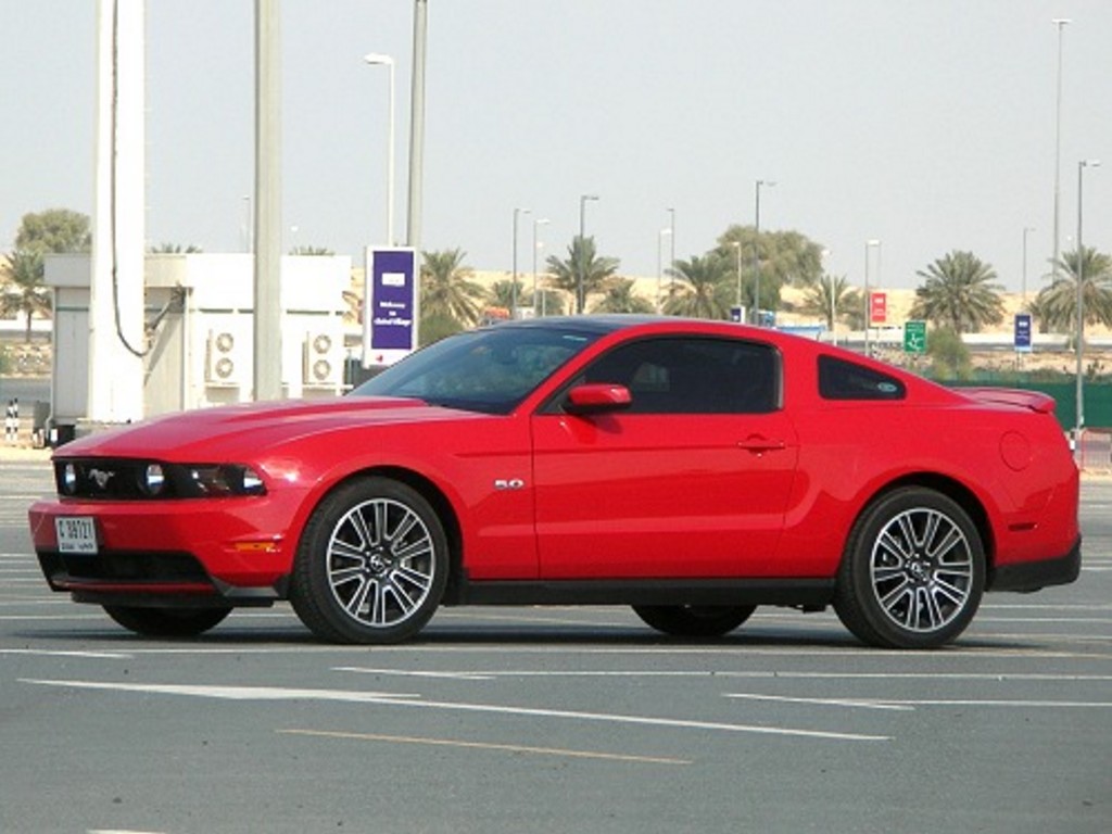 2011 Ford mustang gt winter driving #8