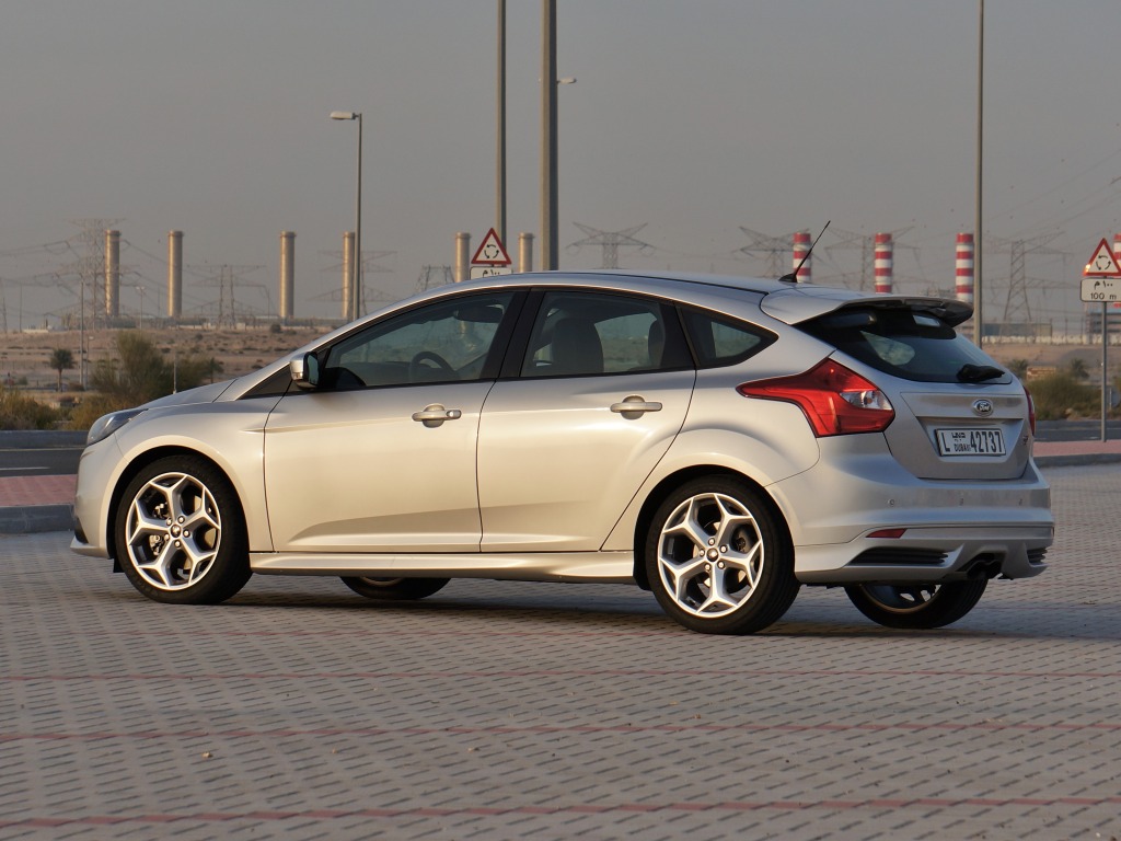 Curb weight of 2013 ford focus st #8