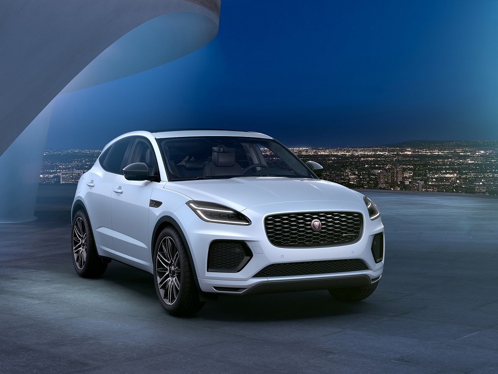 تحسين سيارة جاكوار E-PACE عبر إصدار R-Dynamic Black الجديد